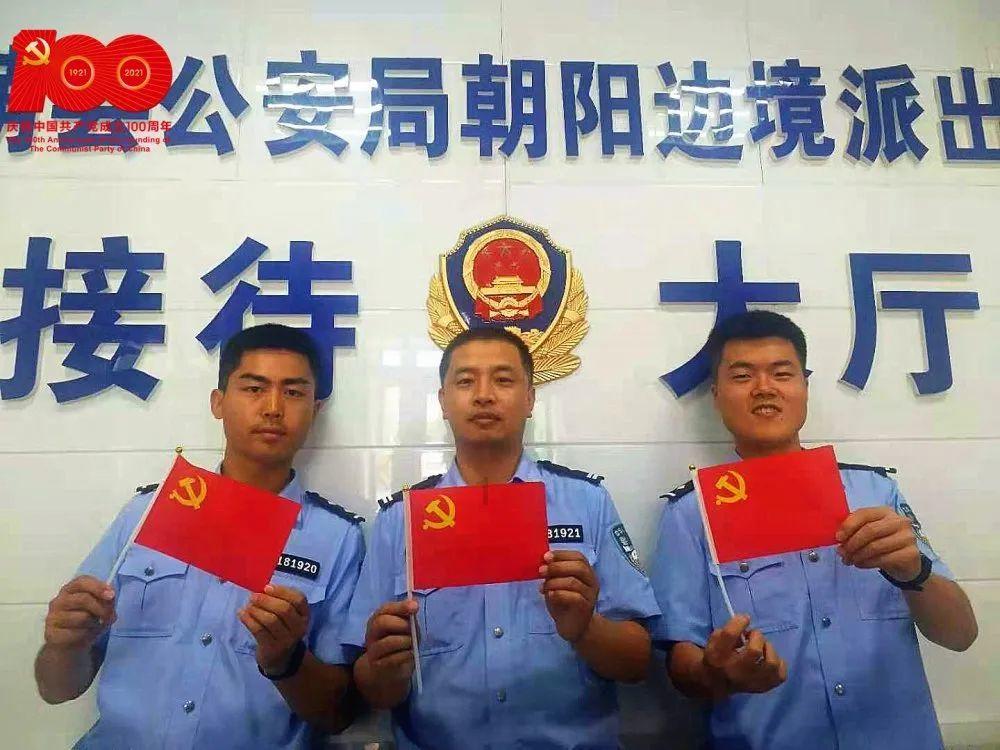 对门男生经常穿的很暴露就跑出来,见面很尴尬,我该怎么做?红迪网平台 - 探索与交流的聚集地